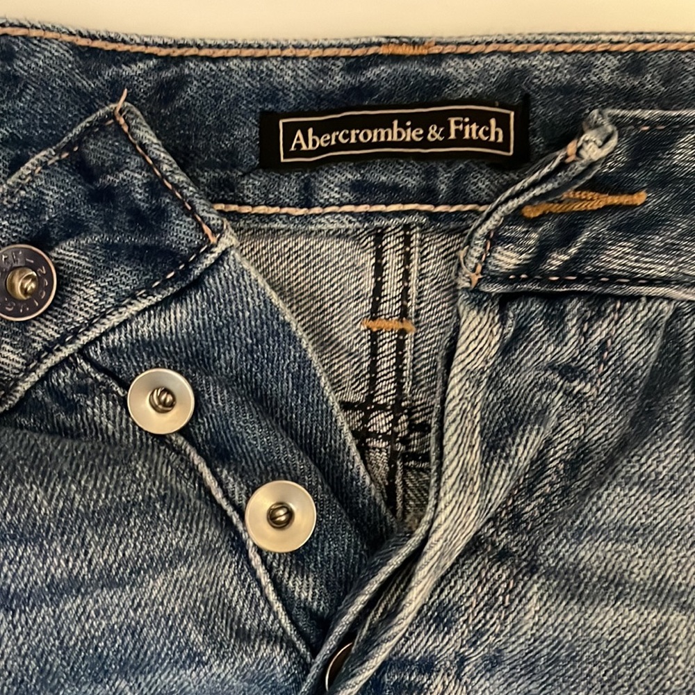 Woman’s Abercrombie & Fitch distressed denim shorts - Picture 2 of 7